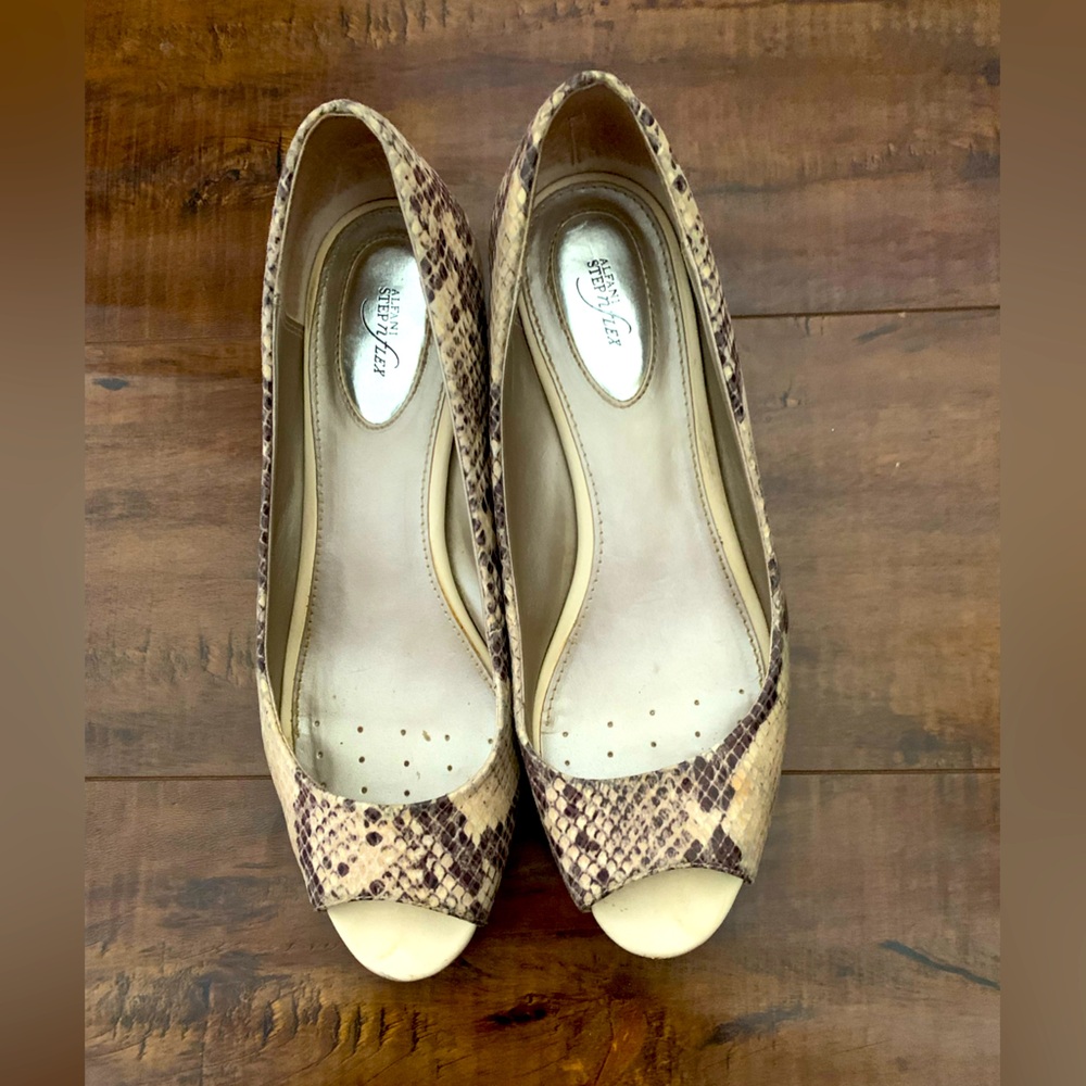 Open toe wedges for women